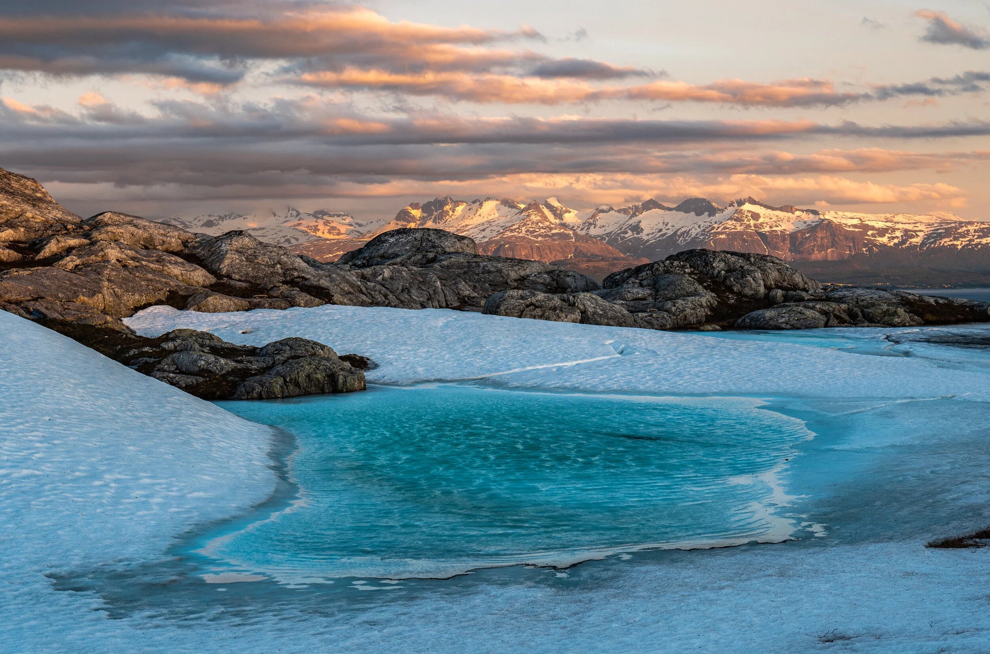 Mountains on the Rocks