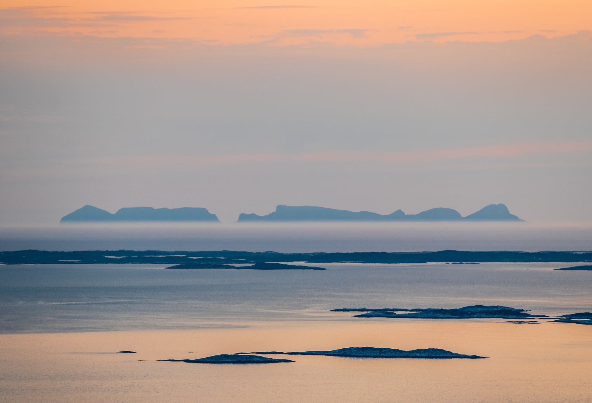 Værøy i det fjerne