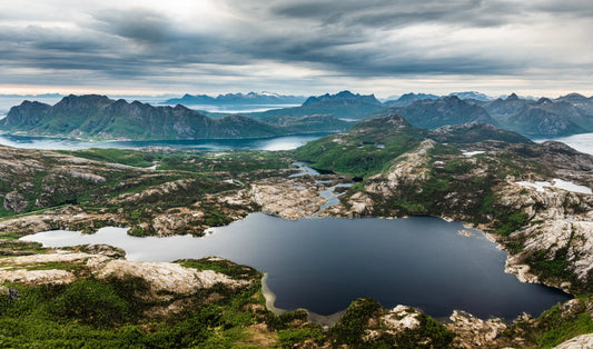Mellom høyfjell og fjord